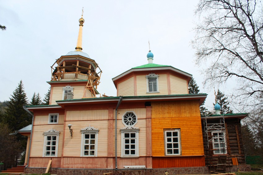 Церковь Николая Чудотворца, Листвянка (Иркутский район, Иркутская область). общий вид в ландшафте, Вид с юга
