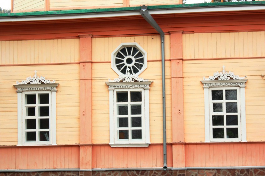 Листвянка. Церковь Николая Чудотворца. фасады, Фрагмент северного фасада храма