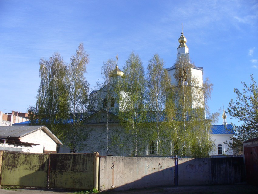 Альметьевск. Церковь Петра и Павла. фасады