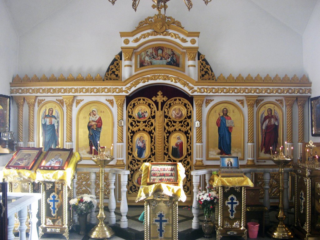 Церковь Рождества Христова, Альметьевск (Альметьевский район, Республика Татарстан). интерьер и убранство, Иконостас  церкви