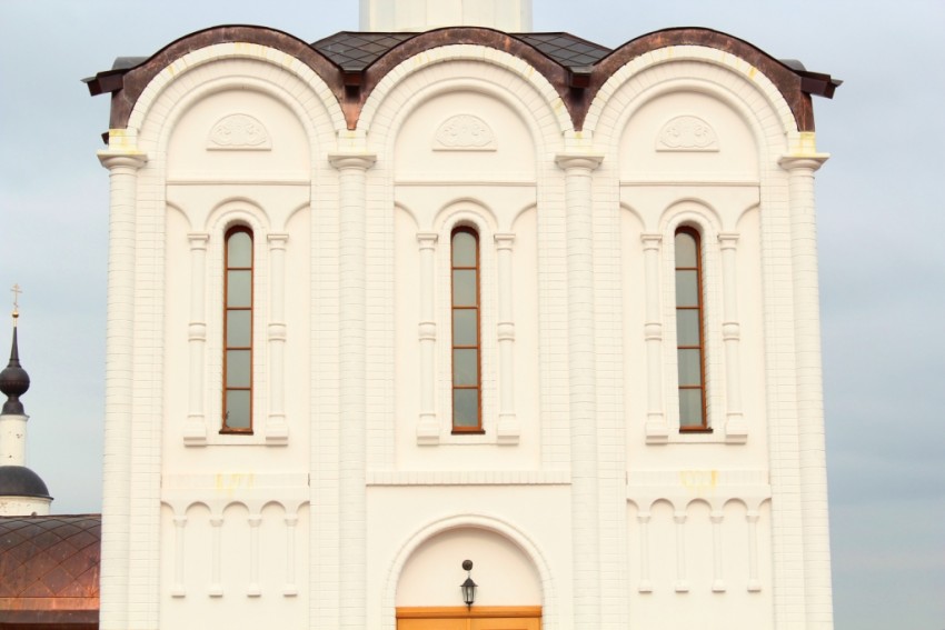 Малоярославец. Церковь Михаила Архангела. фасады, Фрагмент западного фасада