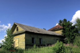 Гостиница. Неизвестная церковь