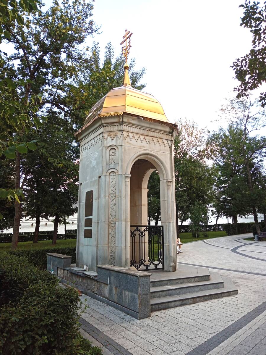 Спасо-Андроников монастырь. Часовня Троицы Живоначальной, Таганский (Центральный административный округ (ЦАО), г. Москва). общий вид в ландшафте