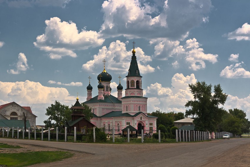 Городище. Церковь Михаила Архангела. общий вид в ландшафте,  Дороги к храму