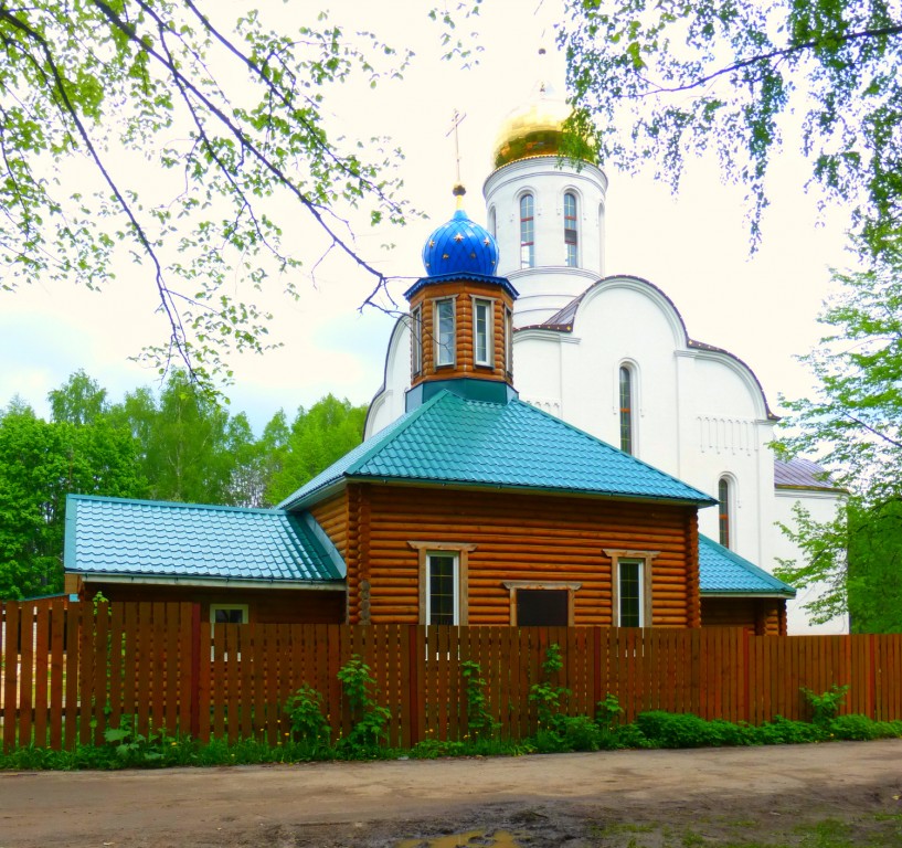 Краснозаводск. Церковь Иверской иконы Божией Матери. общий вид в ландшафте