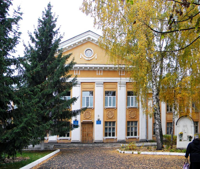 Домовая церковь Феодосия Печерского при православной гимназии им. Феодосия Печерского, Курск (Курск, город, Курская область). общий вид в ландшафте