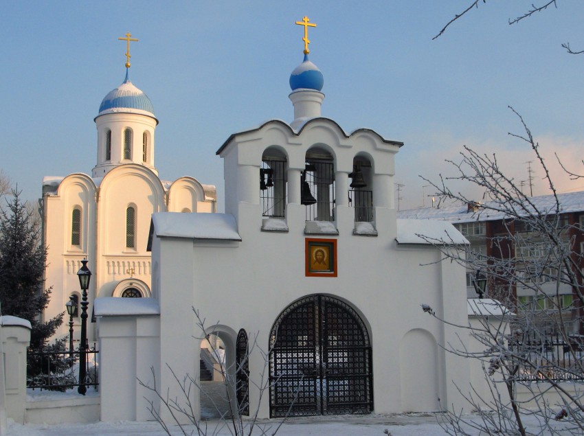 Иркутск. Церковь Рождества Христова. общий вид в ландшафте
