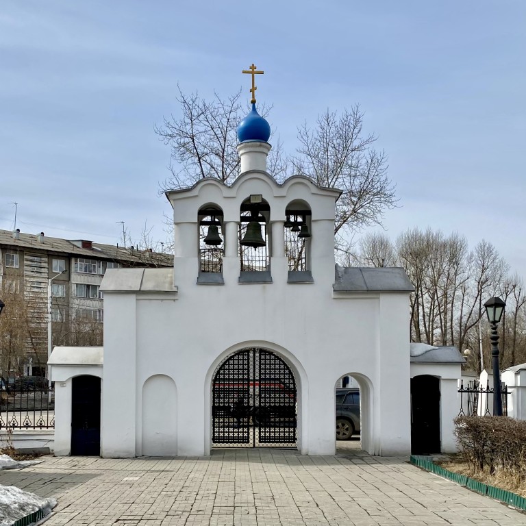 Церковь Рождества Христова, Иркутск (Иркутск, город, Иркутская область). дополнительная информация, Надвратная колокольня вид со стороны храма