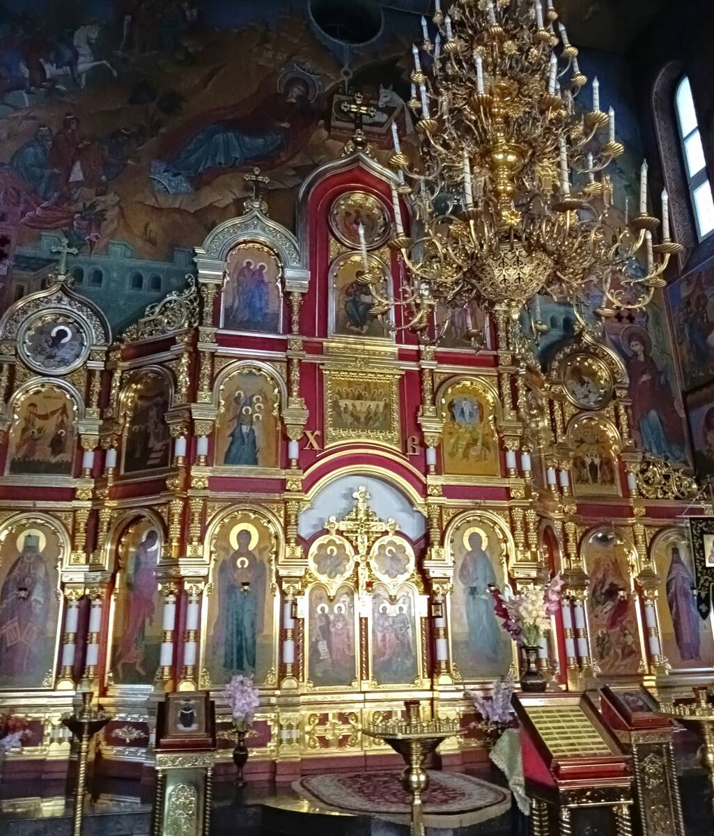 Церковь Рождества Христова, Иркутск (Иркутск, город, Иркутская область). интерьер и убранство, Иконостас, без искусственной подсветки, в вечерних сумерках