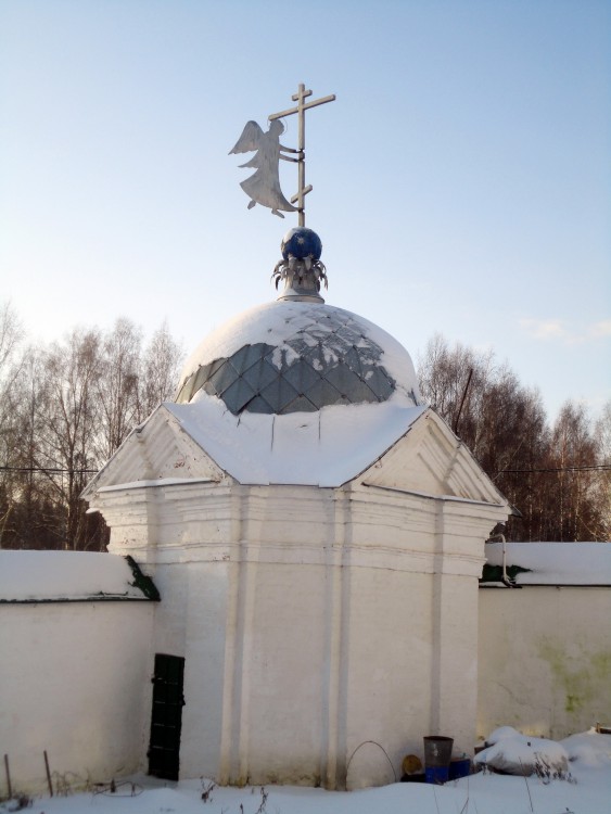Троица. Троице-Сыпанов Пахомиево-Нерехтский женский монастырь. Неизвестная часовня. общий вид в ландшафте
