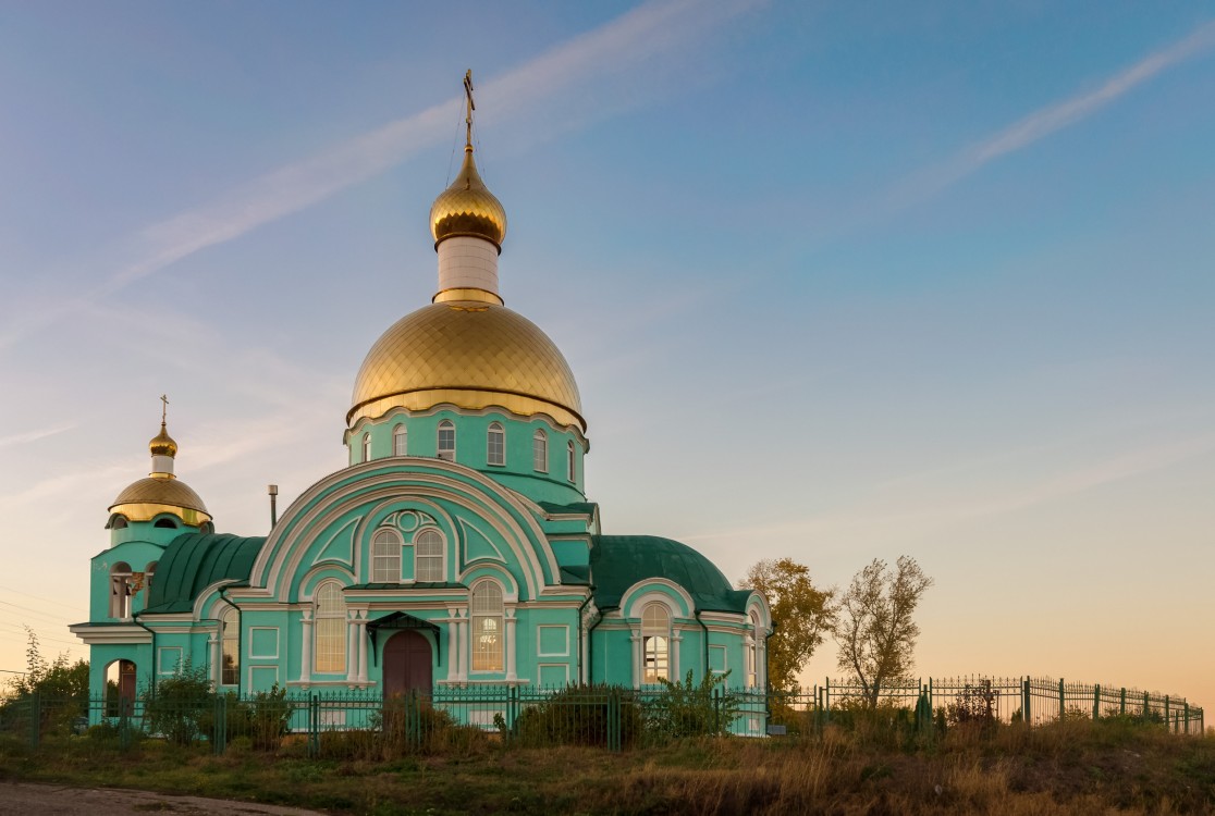 Соловцовка. Церковь Сергия Радонежского. общий вид в ландшафте