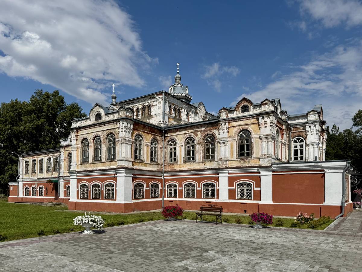 Домовая церковь Димитрия Ростовского при архиерейском доме, Бийск (Бийский район и г. Бийск, Алтайский край). фасады, Вид с юга