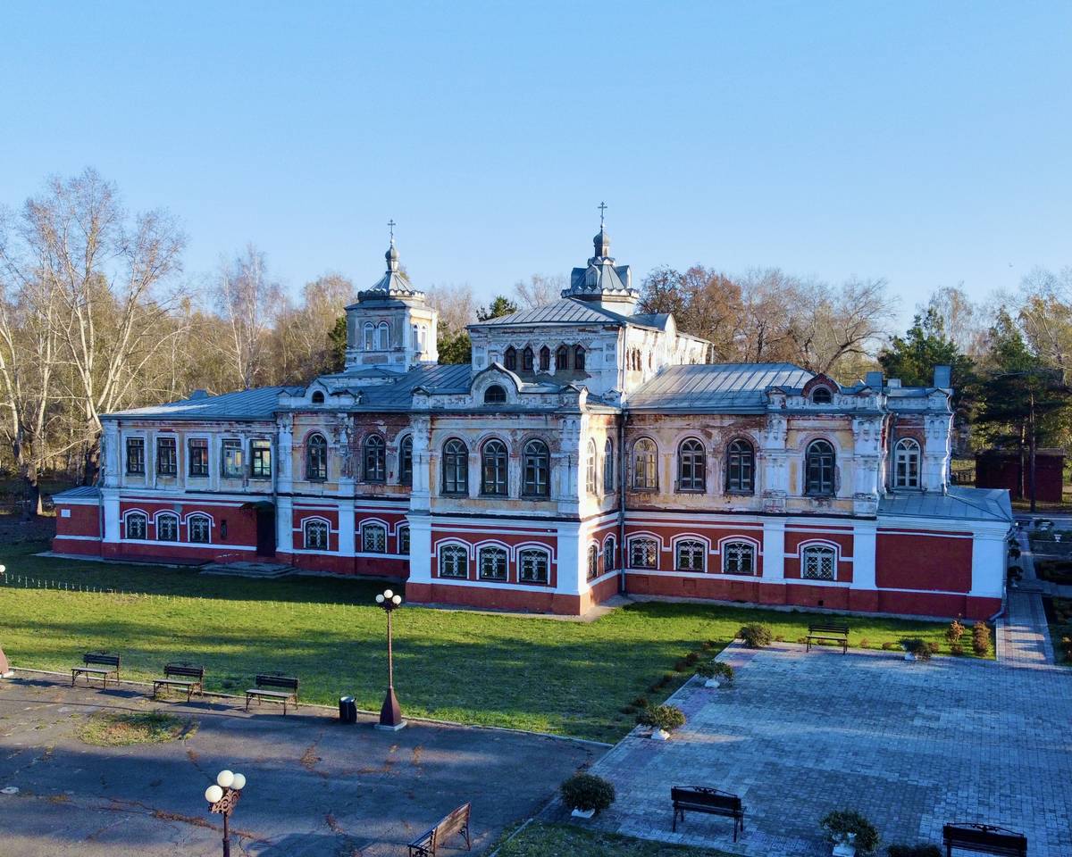 Вид с ЮЗ, фасады. Домовая церковь Димитрия Ростовского при архиерейском доме, Бийск (Бийский район и г. Бийск, Алтайский край)