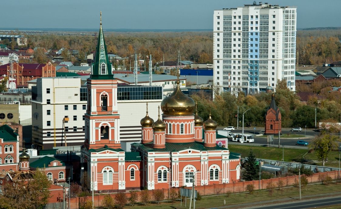 Барнаул. Знаменский монастырь. общий вид в ландшафте, Вид на Знаменский  монастырь  с  территории  Нагорного Парка