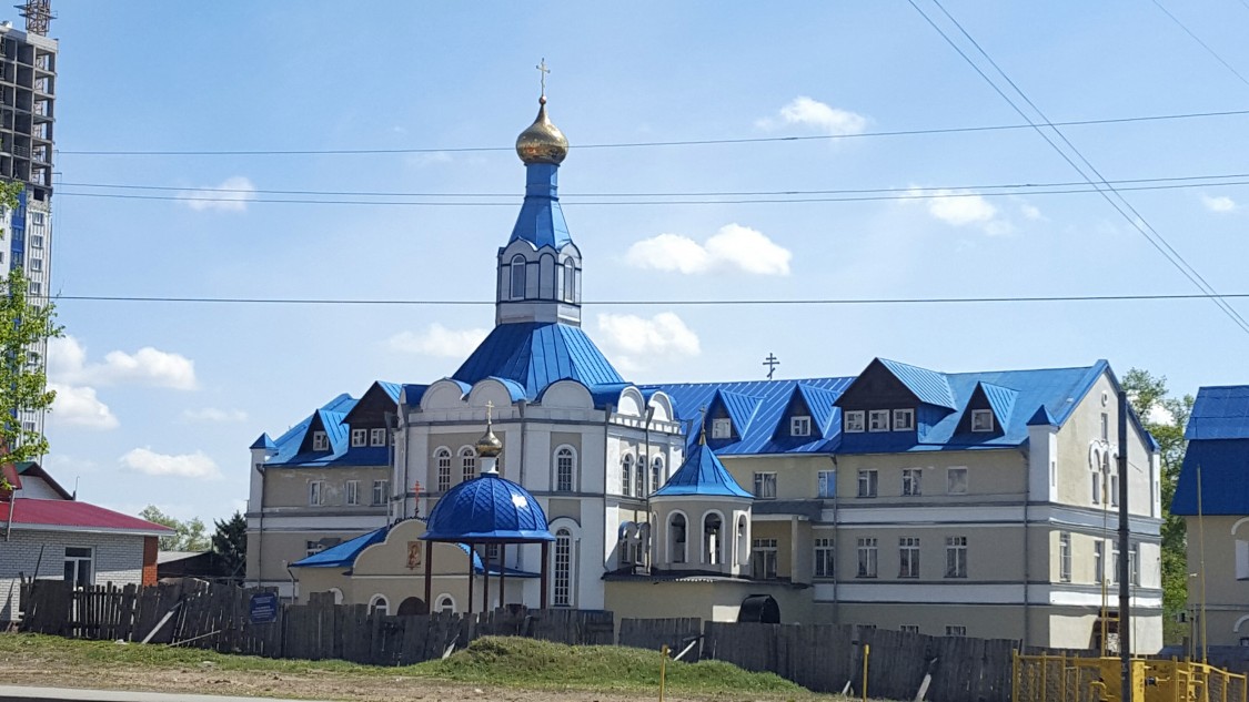Барнаул. Церковь Иверской иконы Божией Матери при Епархиальном управлении. общий вид в ландшафте