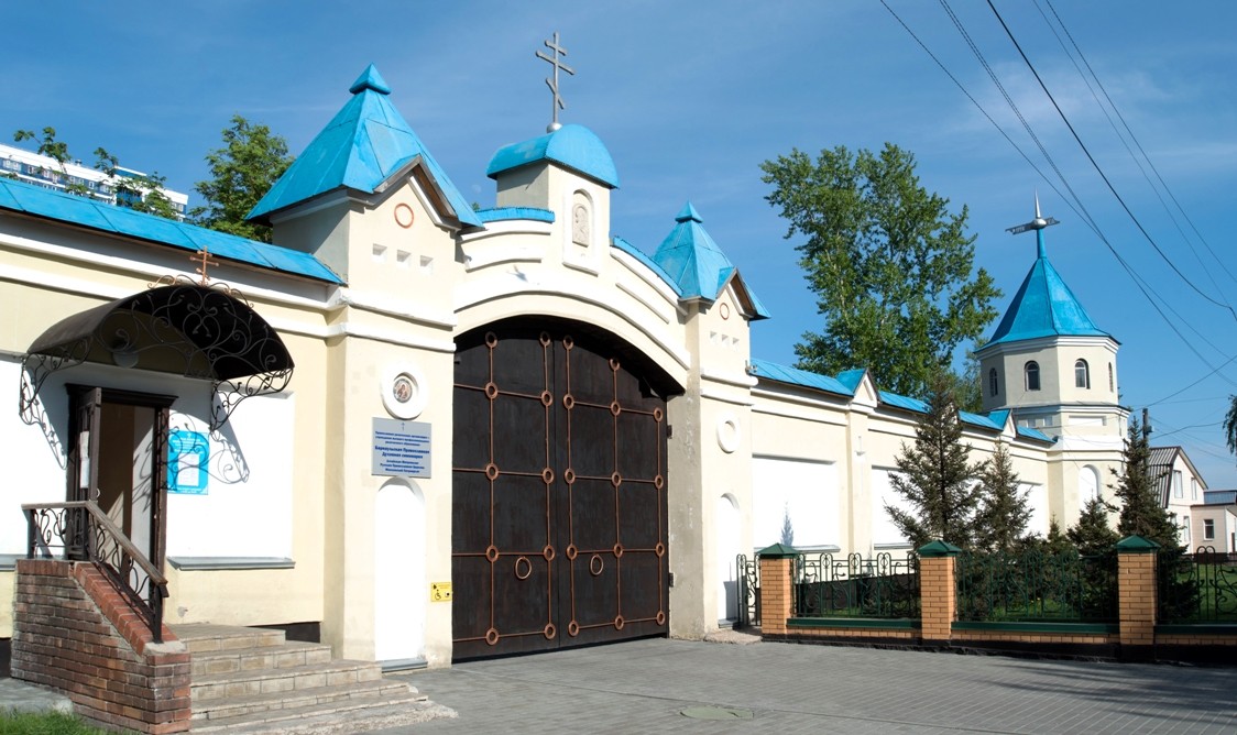 Церковь Иверской иконы Божией Матери при Епархиальном управлении, Барнаул (Барнаул, город, Алтайский край). дополнительная информация,  Центральный вход на территорию  Барнаульской  Православной  Духовной семинарии. 