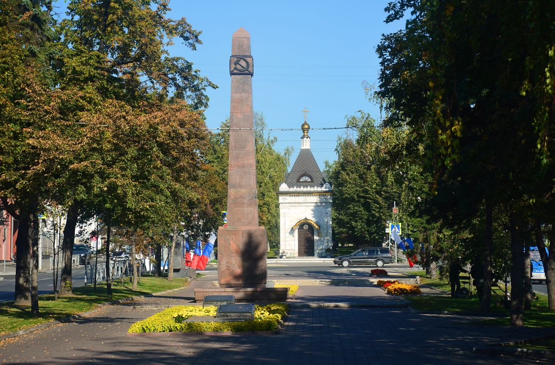 Часовня Александра Невского (новая), Барнаул (Барнаул, город, Алтайский край). художественные фотографии, Часовня в перспективе сквера на Проспекте Ленина