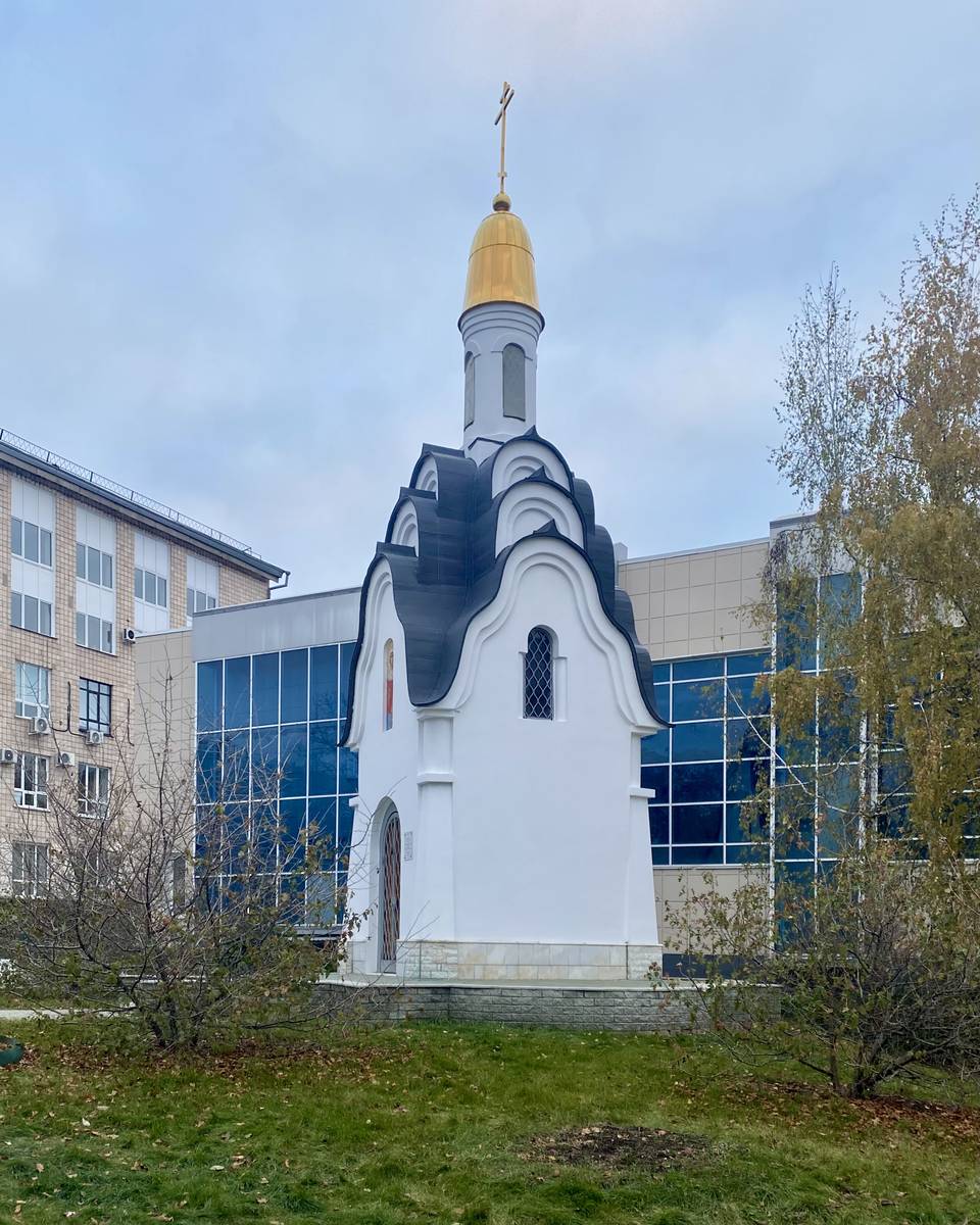 Вид с ЮЗ, фасады. Часовня Татианы Римской при техническом университете, Барнаул (Барнаул, город, Алтайский край)