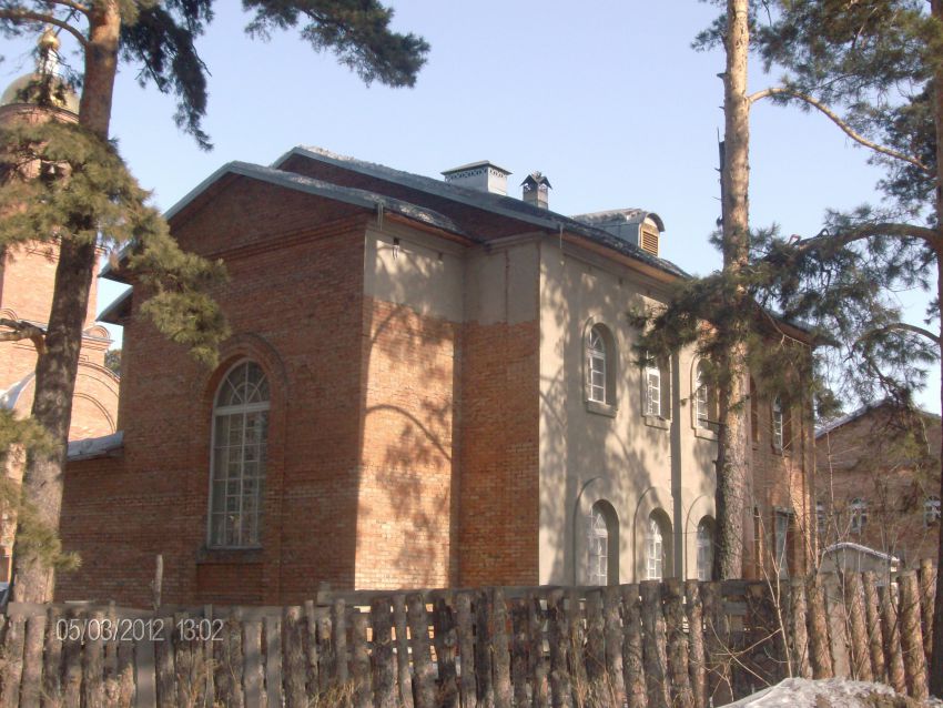 Бийск. Макарьево-Покровский монастырь. общий вид в ландшафте, Корпус монастыря