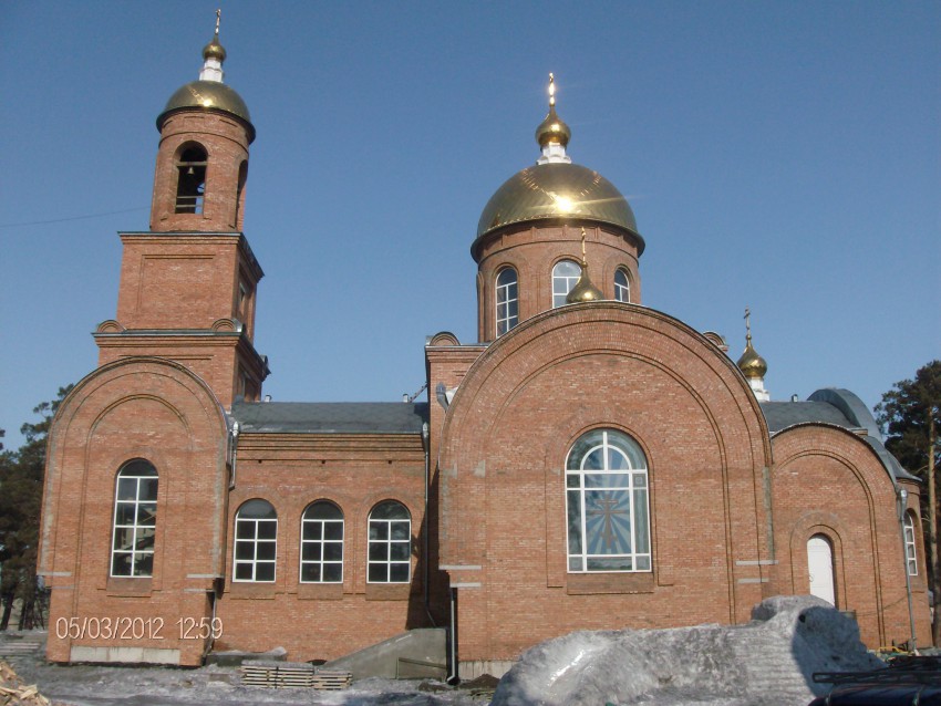 Бийск. Макарьево-Покровский монастырь. Собор Покрова Пресвятой Богородицы. общий вид в ландшафте