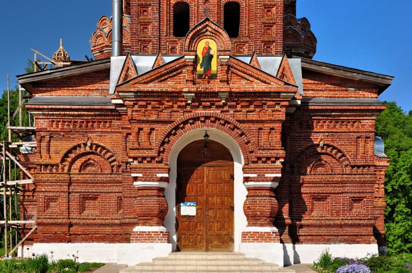 Церковь Рождества Христова, Гололобово (Коломенский городской округ, Московская область). архитектурные детали