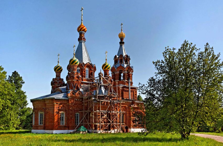 Церковь Рождества Христова, Гололобово (Коломенский городской округ, Московская область). общий вид в ландшафте
