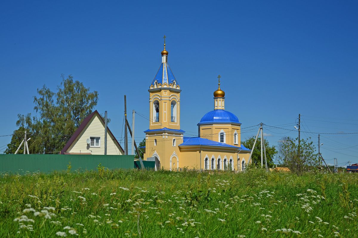 Церковь Казанской иконы Божией Матери, Грайвороны (Коломенский городской округ, Московская область). общий вид в ландшафте