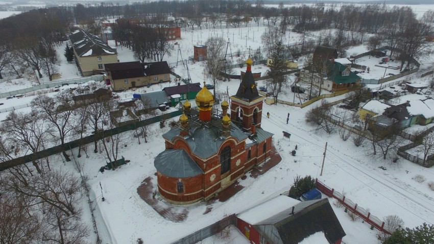 Большое Колычёво. Церковь Феодора Стратилата. общий вид в ландшафте