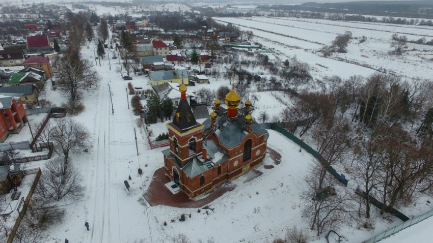 Большое Колычёво. Церковь Феодора Стратилата. общий вид в ландшафте