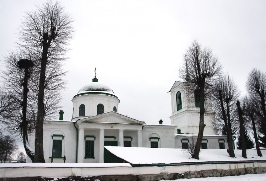 Белая. Церковь Рождества Пресвятой Богородицы. общий вид в ландшафте