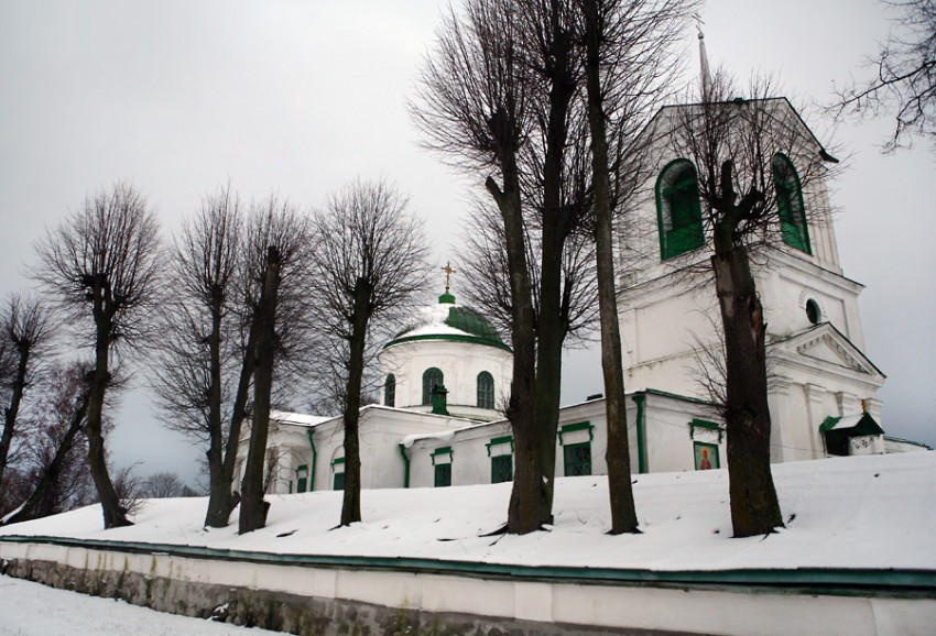 Белая. Церковь Рождества Пресвятой Богородицы. общий вид в ландшафте