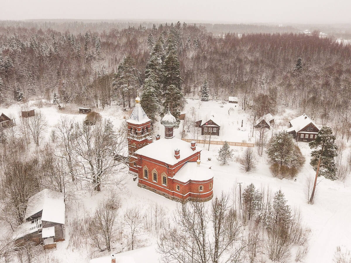 Церковь Покрова Пресвятой Богородицы, Козловка (Окуловский район, Новгородская область). общий вид в ландшафте, аэросъемка