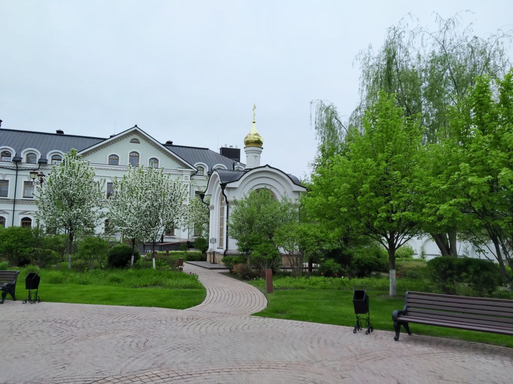 Неизвестная часовня, Усово (Одинцовский городской округ и ЗАТО Власиха, Краснознаменск, Московская область). общий вид в ландшафте