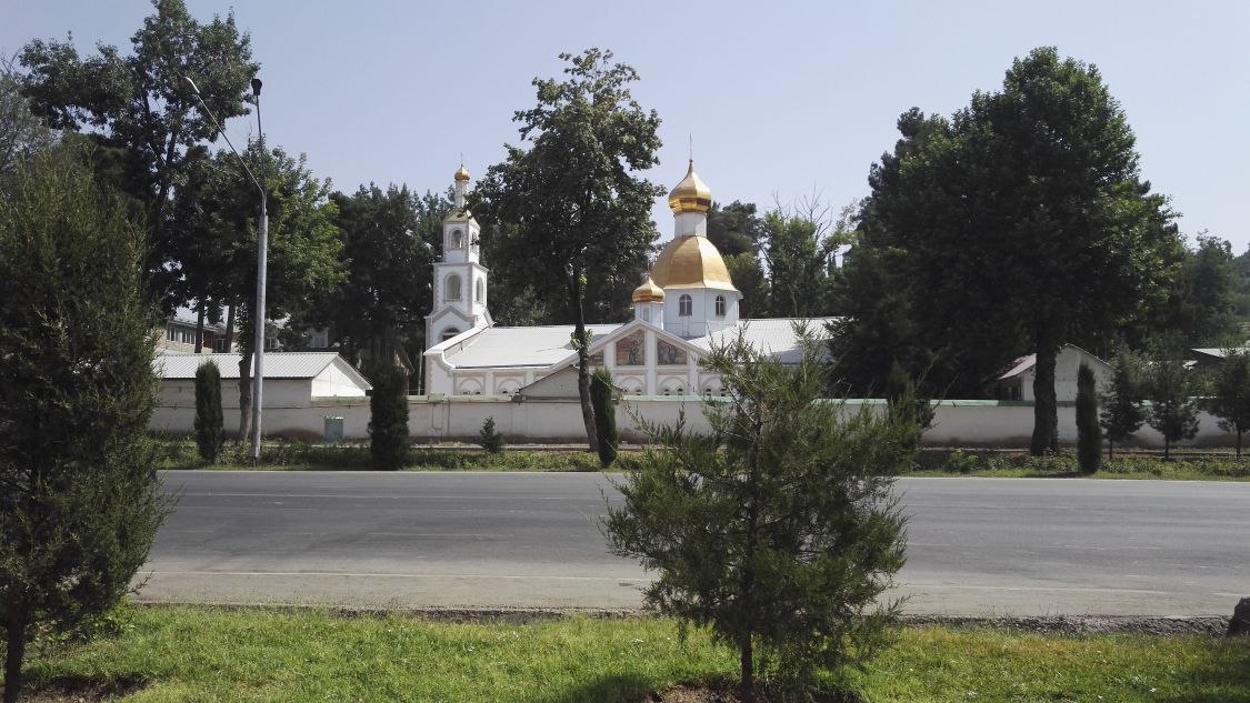 Душанбе. Кафедральный собор Николая Чудотворца. общий вид в ландшафте, Личное фото