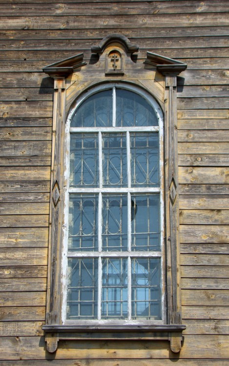 Церковь Михаила Архангела, Холстовка (Павловский район, Ульяновская область). архитектурные детали, Окно южного фасада колокольни.