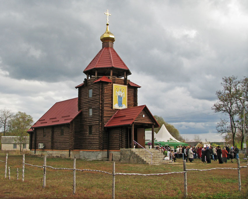 Церковь Покрова Пресвятой Богородицы, Тимченки (Чугуевский район, Украина, Харьковская область). общий вид в ландшафте