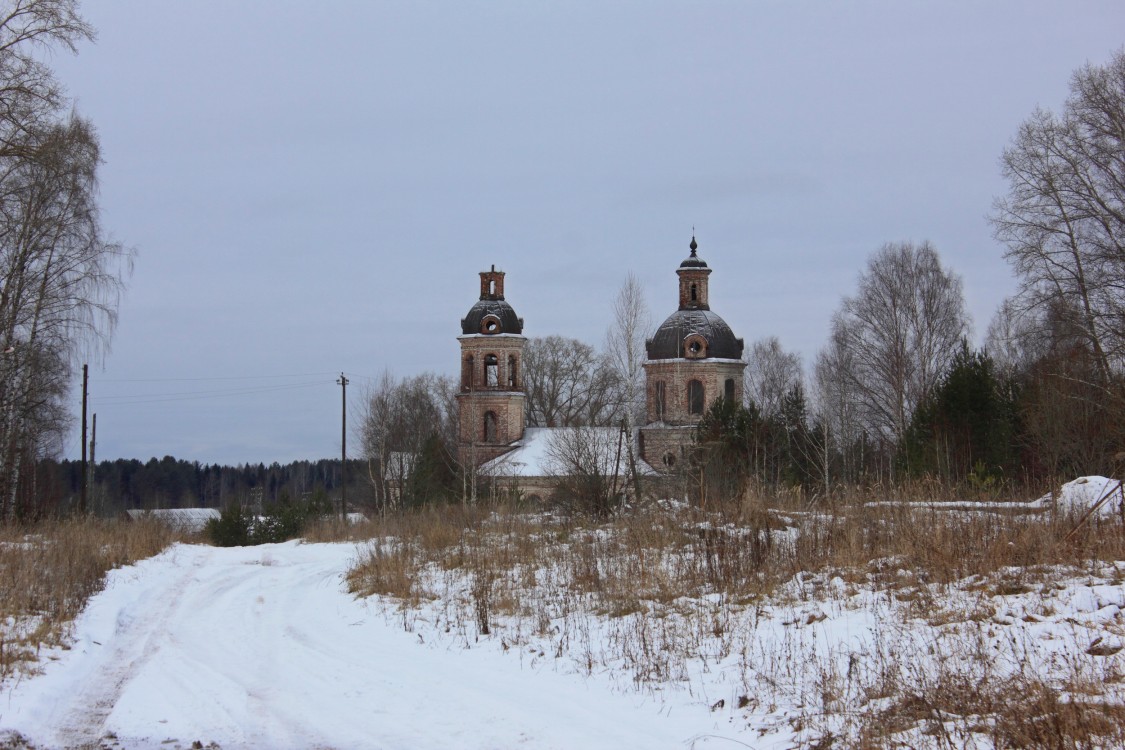 Верхолипово. Церковь Иоанна Богослова. общий вид в ландшафте, Вид с юго-востока