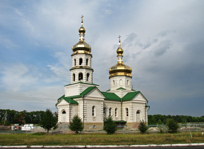 Церковь Лаврентия Черниговского и Ксении Петербургской, Красный Лиман (Краснолиманский район, Украина, Донецкая область). общий вид в ландшафте