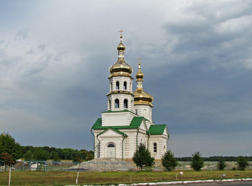 Церковь Лаврентия Черниговского и Ксении Петербургской, Красный Лиман (Краснолиманский район, Украина, Донецкая область). общий вид в ландшафте