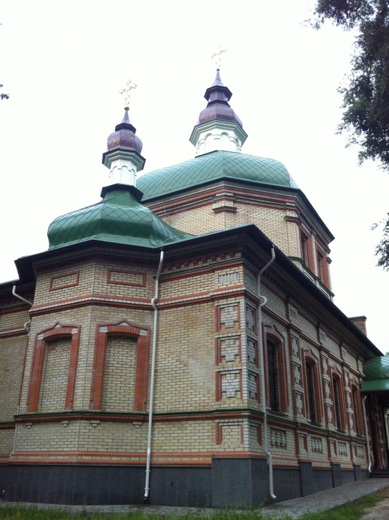 Киев. Троицкий мужской монастырь (Китаевская пустынь). Церковь Серафима Саровского. фасады, Восстановленный храм