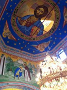 Троицкий мужской монастырь (Китаевская пустынь). Церковь Серафима Саровского, Восстановленный храм Серафима Саровского. Внутреннее убранство. Новые росписи храма<br>, Китаев, Голосеевский район, Украина, г. Киев