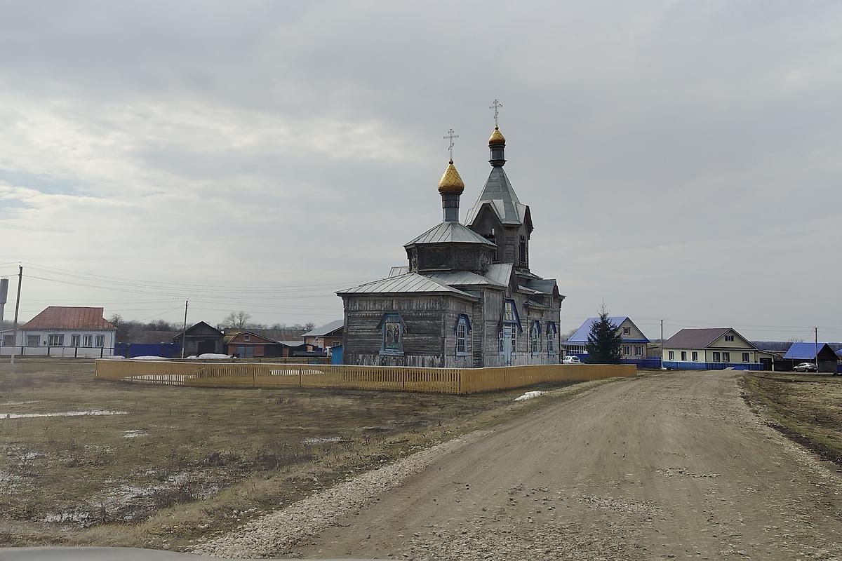 общий вид в ландшафте. Церковь Петра и Павла, Бахта (Чистопольский район, Республика Татарстан)