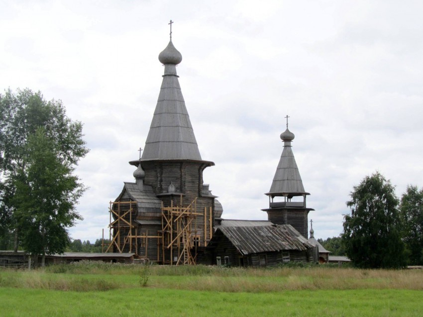 Филипповская (Почозеро). Церковь Происхождения Честных Древ Креста Господня. общий вид в ландшафте, вид с севера