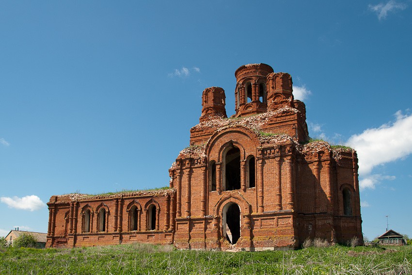 Назарьевка. Церковь Троицы Живоначальной. фасады
