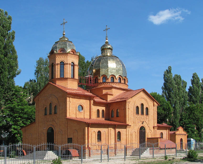 Сумы. Церковь Георгия Владимирского. общий вид в ландшафте