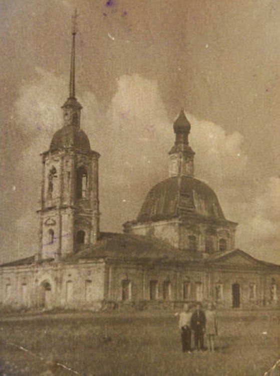 Церковь Троицы Живоначальной (старая), Соколка (Сердобский район, Пензенская область). архивная фотография, Фото из семейного архива жителя с. Соколка  Владимира Валухова