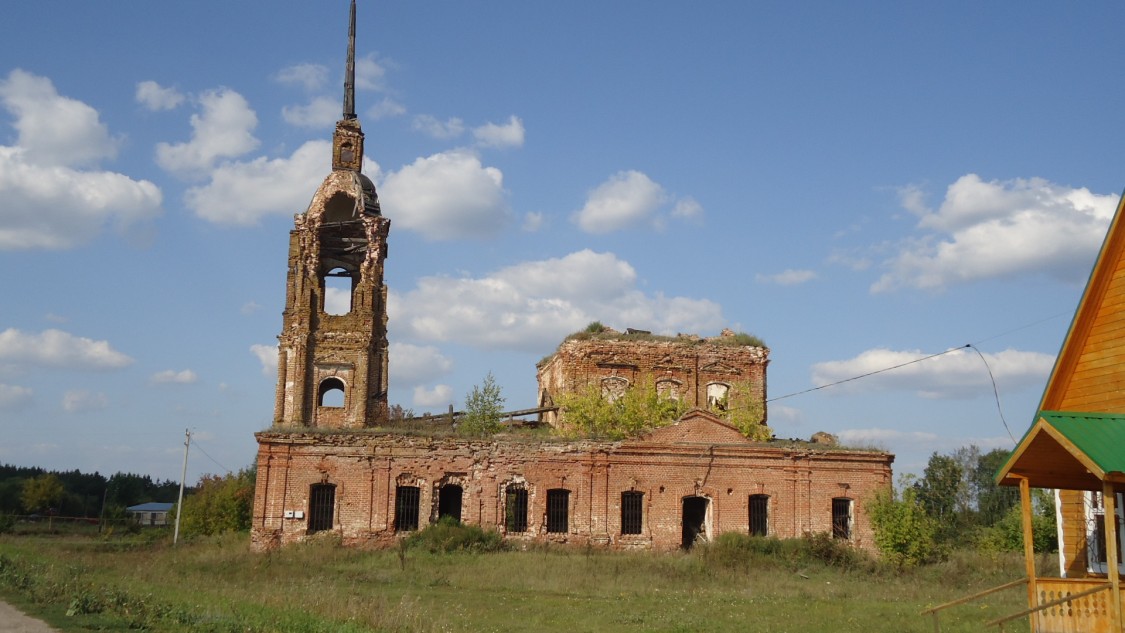 Соколка. Церковь Троицы Живоначальной (старая). фасады