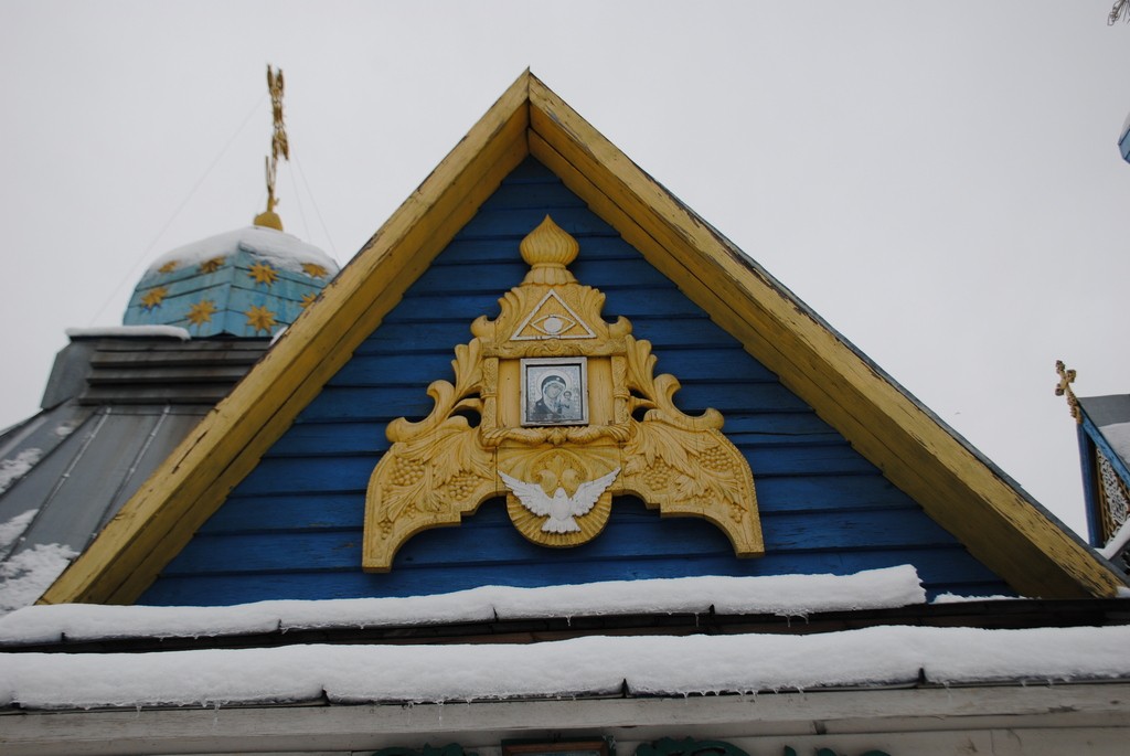 Церковь Казанской иконы Божией Матери, Повалиха (Первомайский район, Алтайский край). архитектурные детали, Храмовая икона над входом