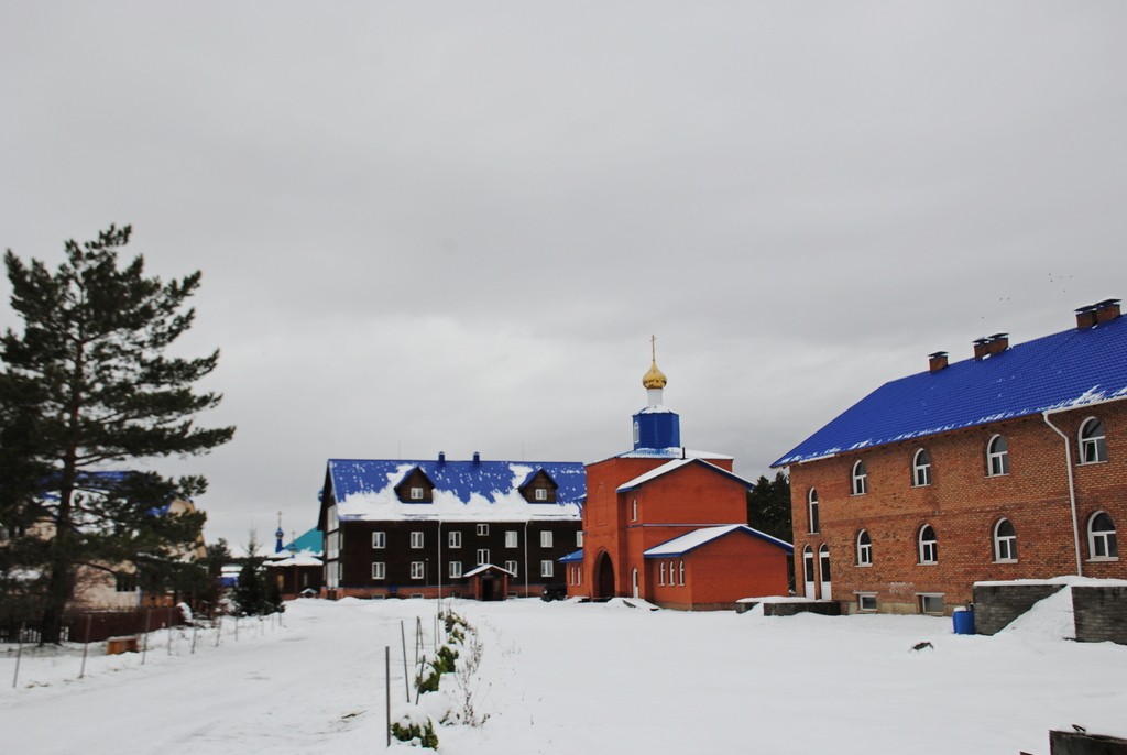 Иоанно-Кронштадтский женский монастырь, Кислуха (Первомайский район, Алтайский край). архитектурные детали, Территория монастыря.