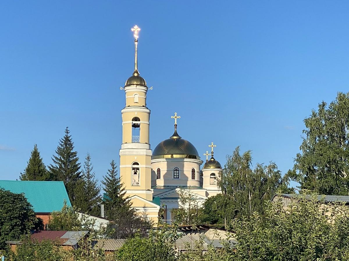 Вид с запада, общий вид в ландшафте. Церковь Рождества Христова, Волжский (Большая Царевщина) (Красноярский район, Самарская область)